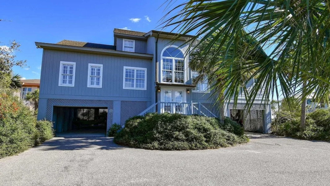 141 Sea Spray 4 Br Home by RedAwning