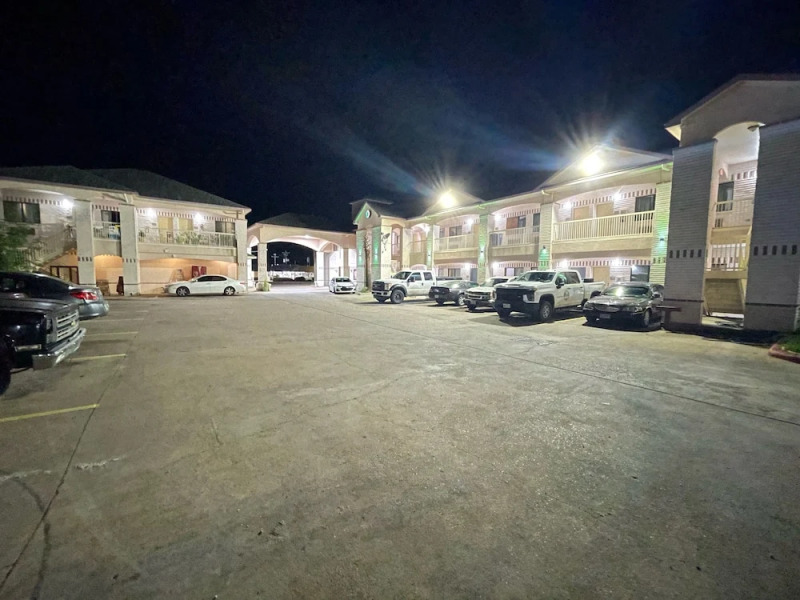 Woodland Inn & Suites