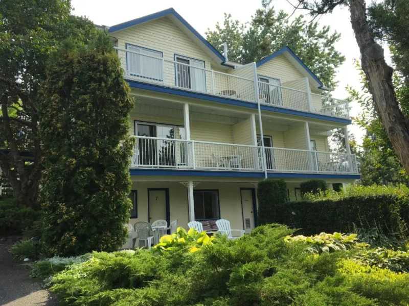 Lakeside Country Inn