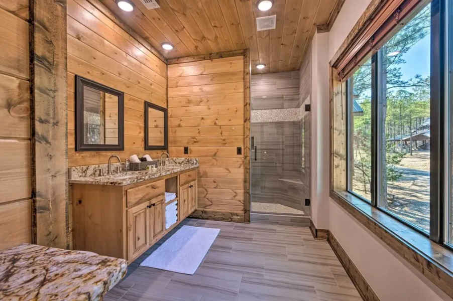 Broken Bow 'lazy Dog Lodge' w/ Hot Tub, Pool Table