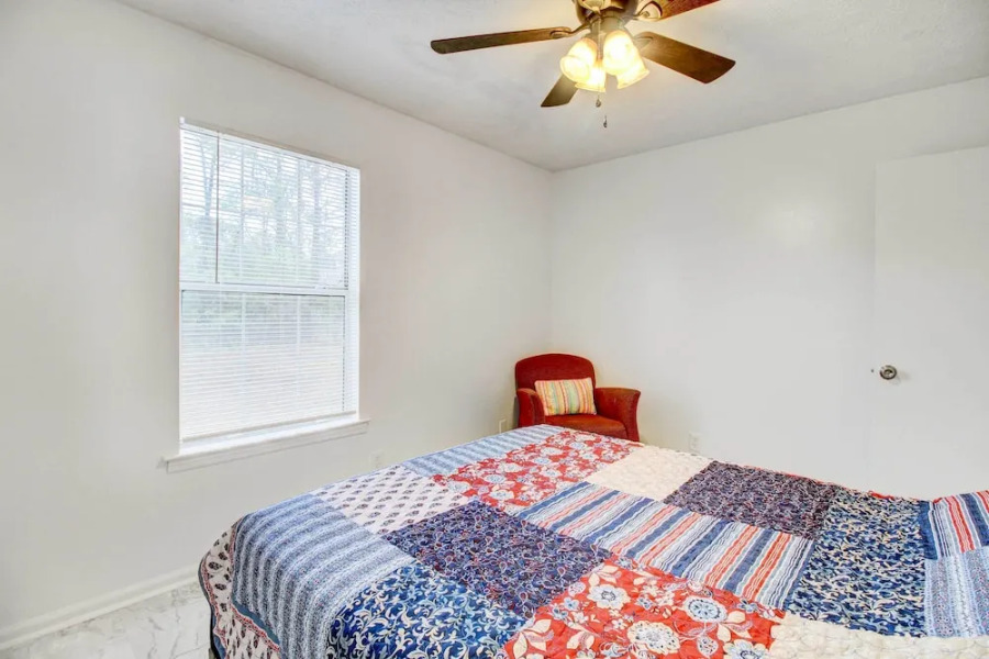 Peaceful Savannah Home - 11 Mi to Beaches!