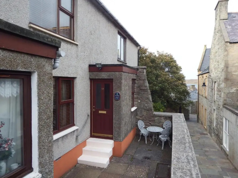 16 Mounthooly Street