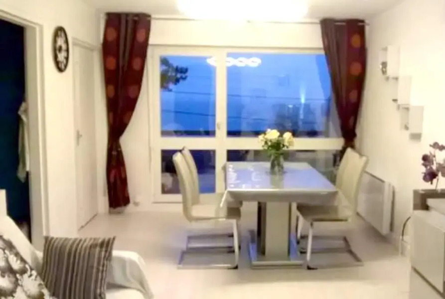 Apartment With one Bedroom in Trouville-sur-mer, With Wonderful sea View and Enclosed Garden - 800 m From the Beach