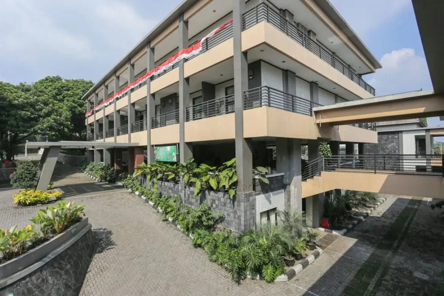 RedDoorz Plus near Farmhouse Lembang