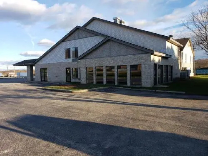 The Center Lodge and Jacuzzi Suites