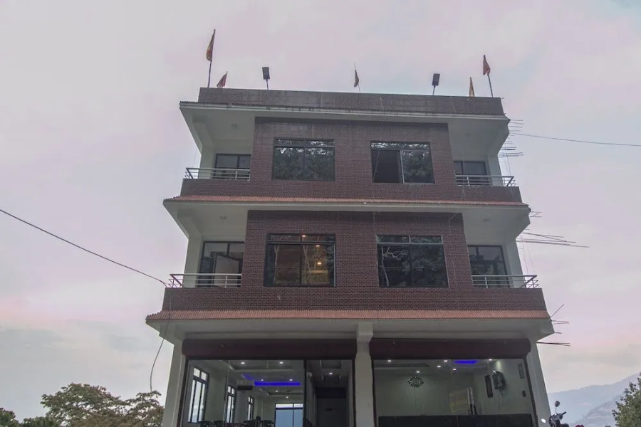 OYO 28105 Hotel Blue Sapphire