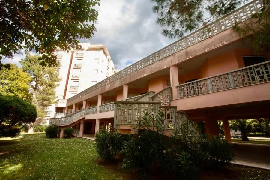 M257 - Marcelli, bilocale in residence con piscina