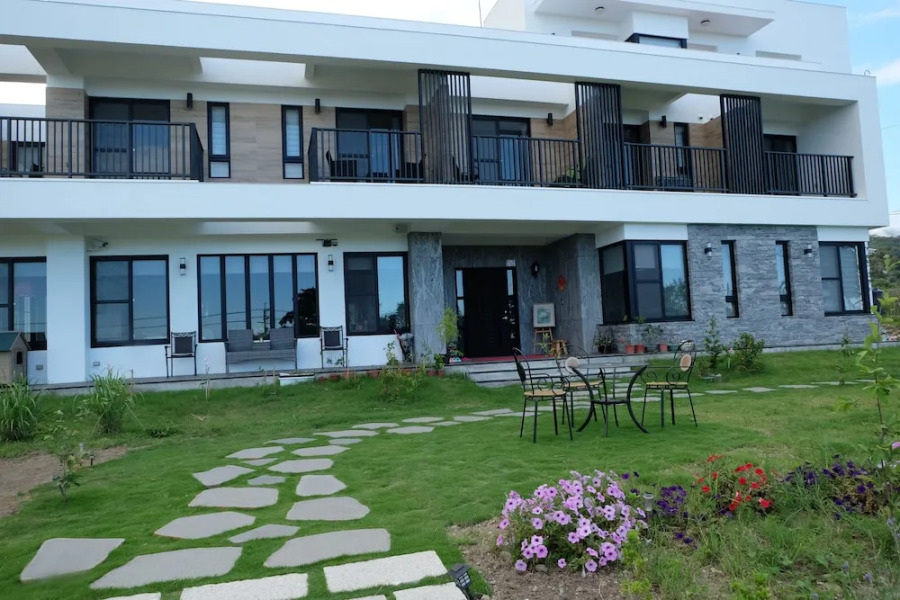 Moonlit Seaview Homestay