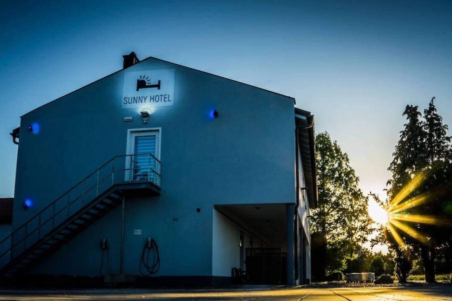 Sunny Hotel