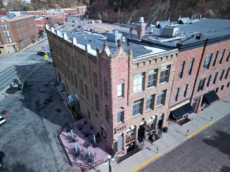 Historic Iron Horse Inn