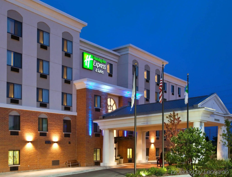 Holiday Inn Express & Suites Chicago West - O'Hare Arpt Area by IHG