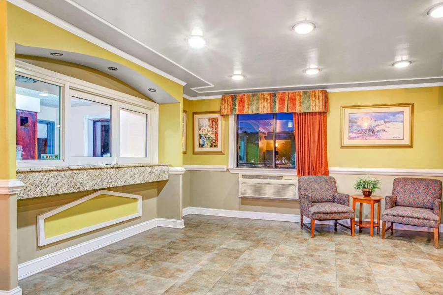 Super 8 By Wyndham Suffolk Tidewater