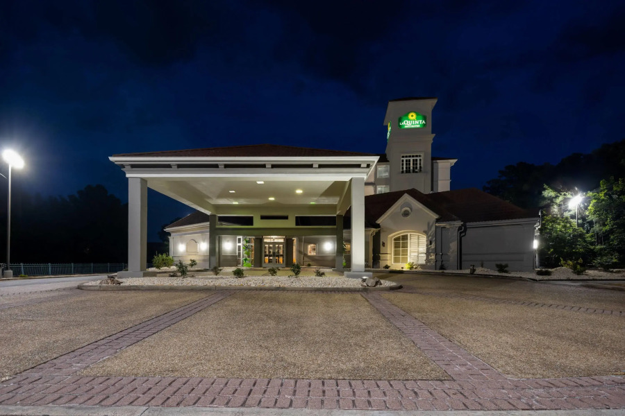 La Quinta Inn & Suites by Wyndham Raleigh Cary