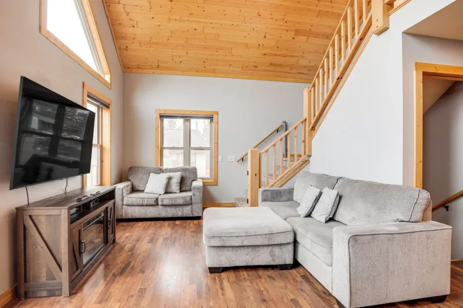 Boat Dock & Furnished Deck: Northwoods Lake House