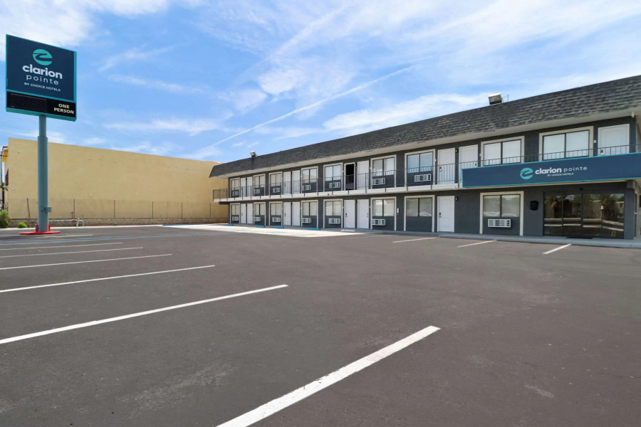 Clarion Pointe Ridgecrest near China Lake Naval Station (ex. Motel 6 Ridgecrest) 