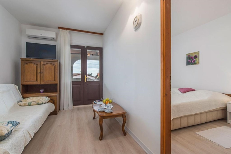 Apartment Neva - great location: A3 prvi kat do ulice  Novigrad, Istria