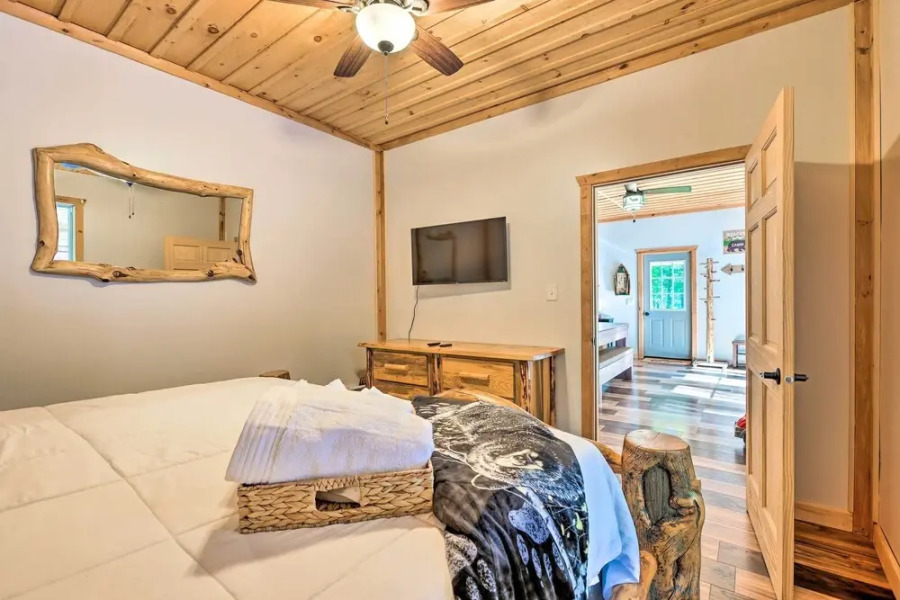 Sun-dappled Cadillac Gem w/ Kayaks & Grill!