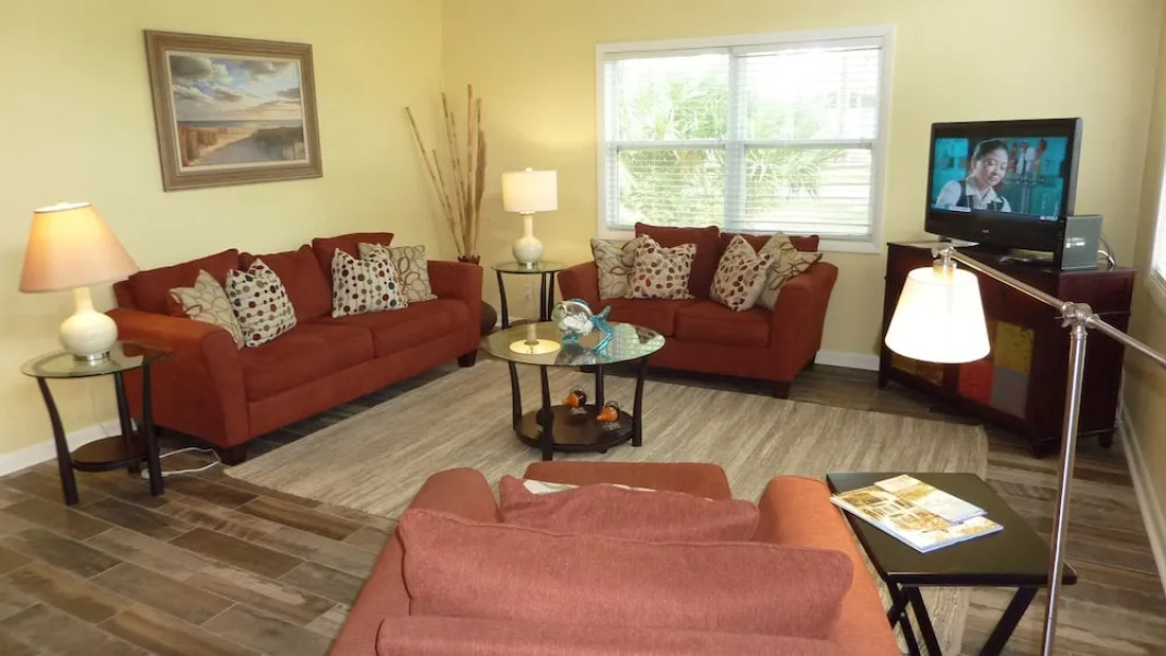 Mellow Yellow - 3 Br Home