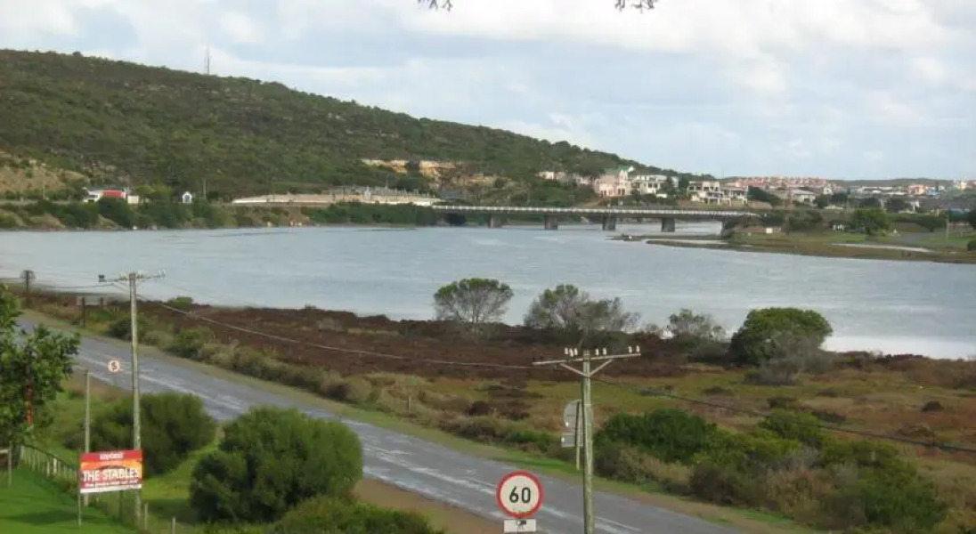 Stillbay River Lodge