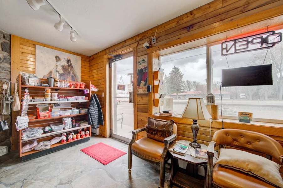 Livingston Inn - Historic