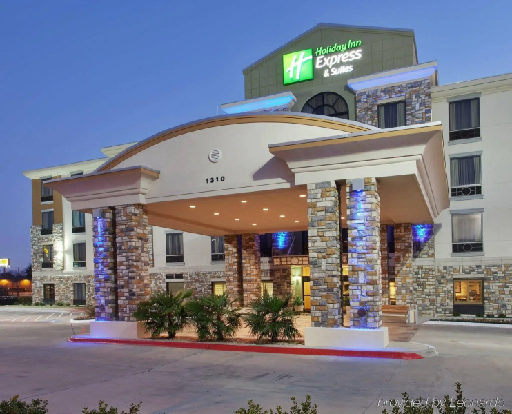 Holiday Inn Express Hotel & Suites Dallas South - Desoto by IHG