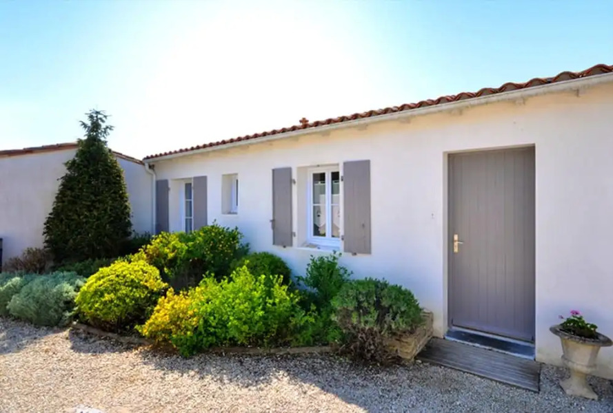 House With 2 Bedrooms in Le Bois-plage-en-ré, With Pool Access, Furnis