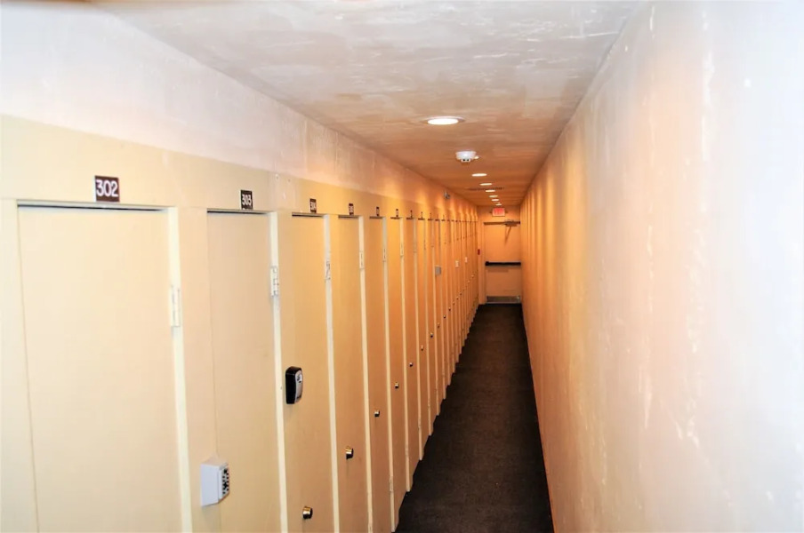 Snowflake 1 Br condo by RedAwning