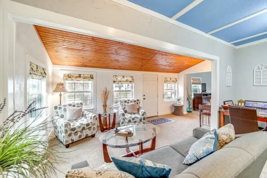 Historic Cabin w/ Yard: 1 Mi to Lake Spavinaw!