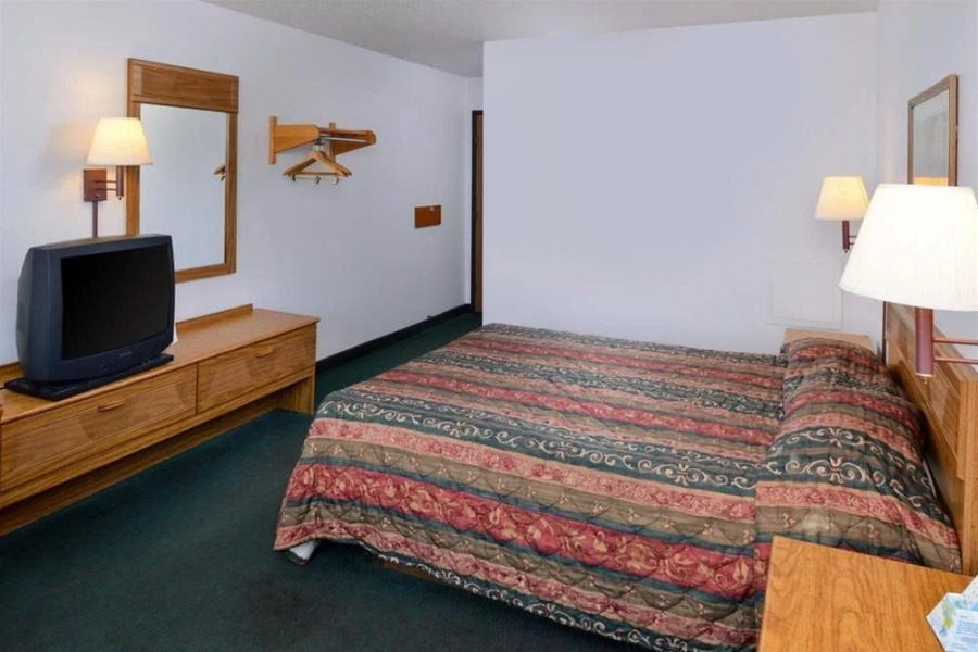 Americas Best Value Inn - Walcott / Davenport