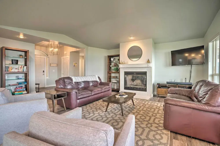 Manson Villa w/ Hot Tub ~ 1 Mi to Wineries!