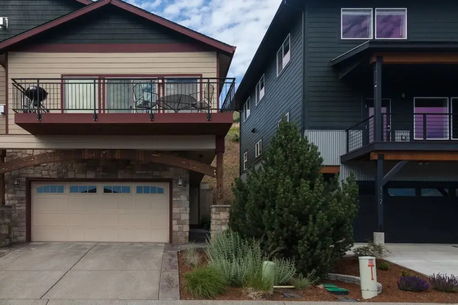 River Scene 30 Day Minimum 3 Bedroom Home by RedAwning