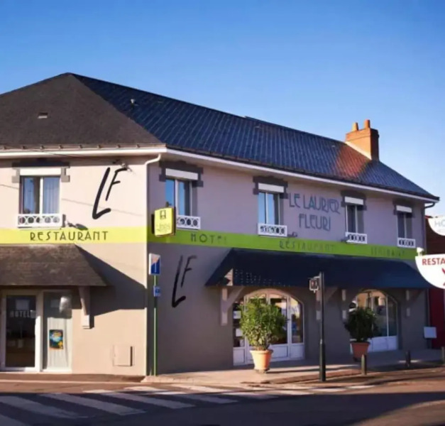 Logis Hotel Restaurant Le Laurier Fleuri