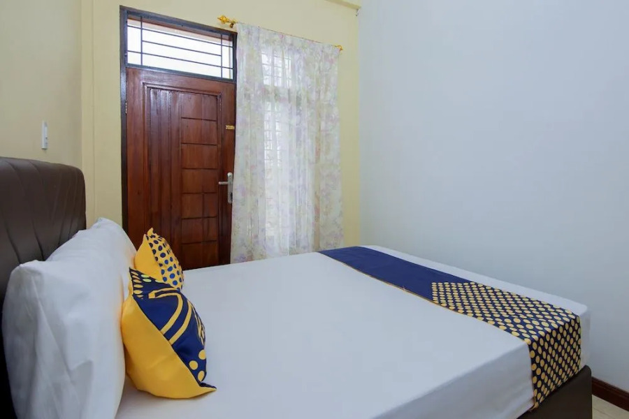 Spot On 2076 Hotel Stadion