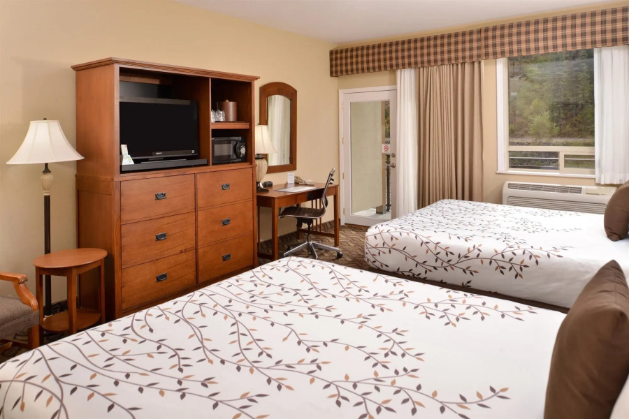 Best Western Lodge At River's Edge