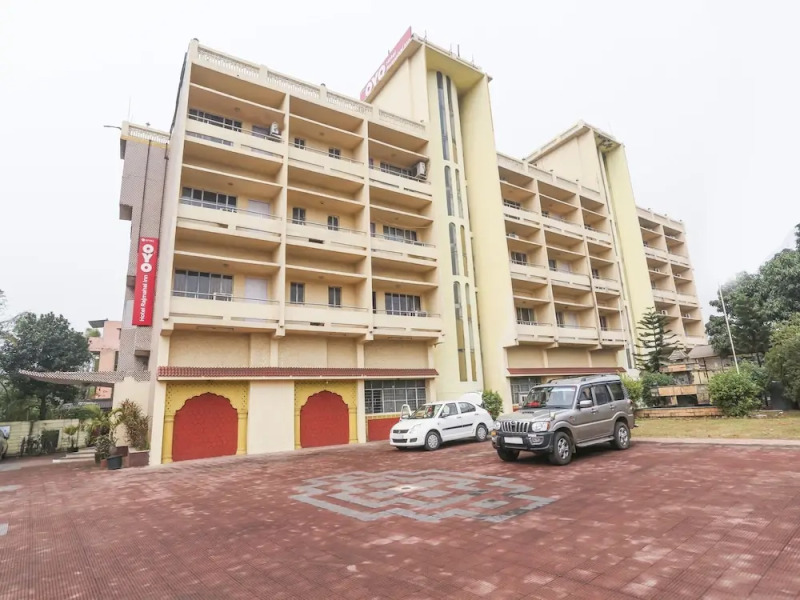 OYO 27783 Hotel Rajmahal Inn