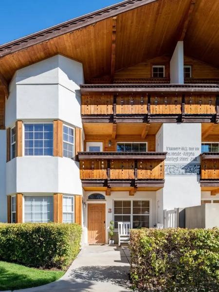 Family Getaway~pool, Hot Spring, Scuba & Ice Castles 727 4 Bedroom Home by RedAwning