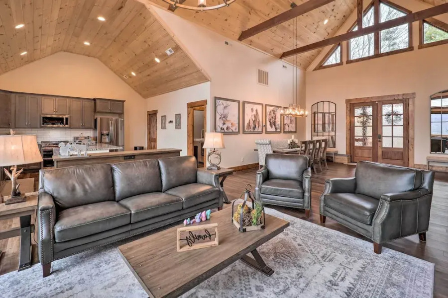 Mountainside Retreat w/ Fire Pit in Banner Elk