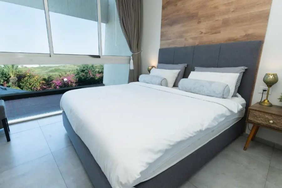 Neot Golf, Ziv's Place