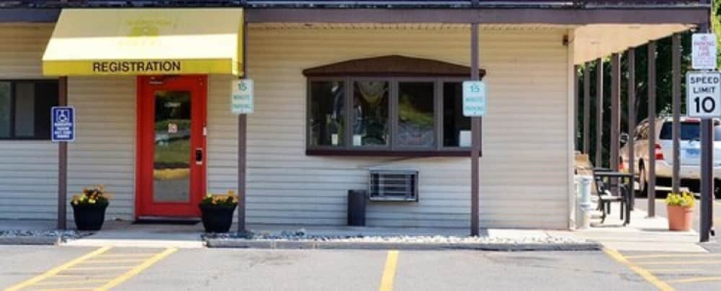 Enfirld Inn and Suites Bradley Airport