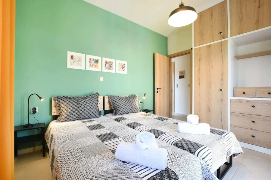 Art Garden house - 500m from the Beach