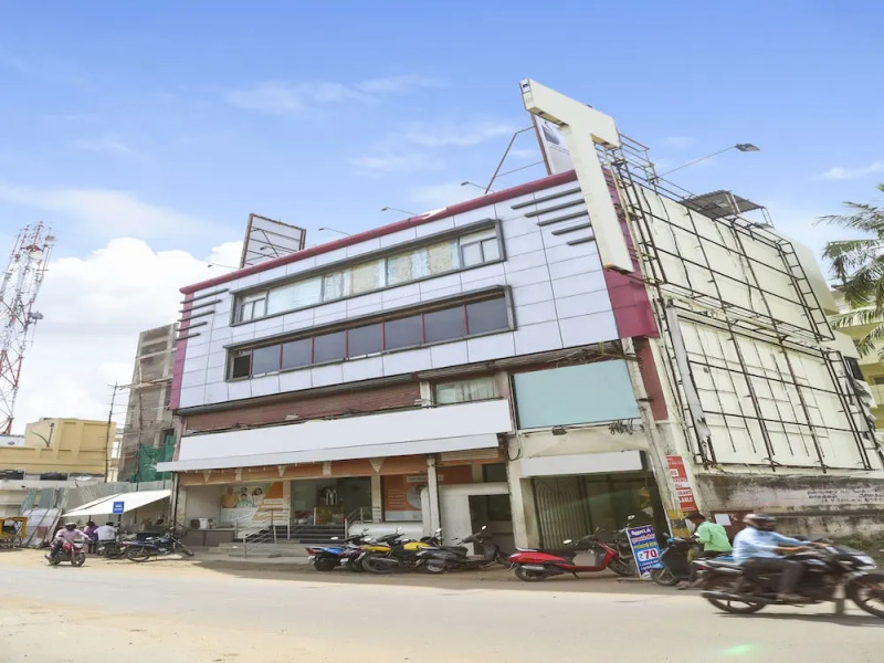 Collection O 14623 Travellers Inn