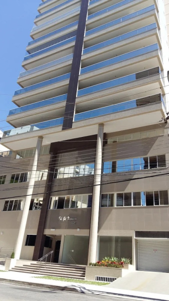 Apto alto padrão com piscina