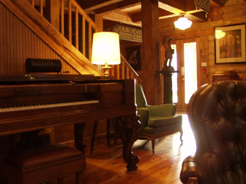 The Lodge at Red River Ranch