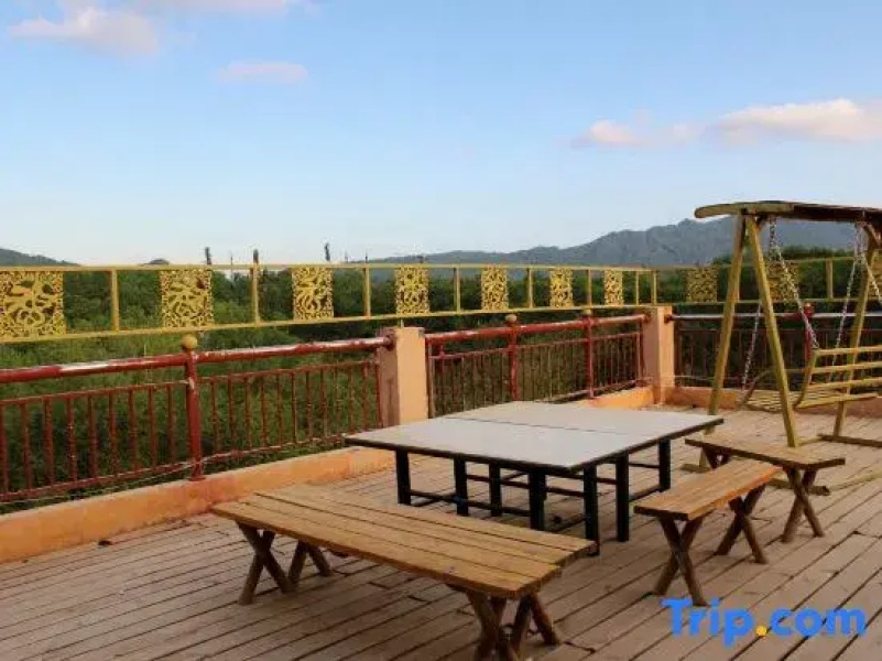 Qicai Danxia Wenzheng Holiday Hotel