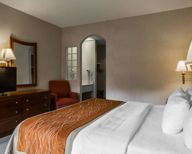 Rodeway Inn & Suites Cherokee On the River