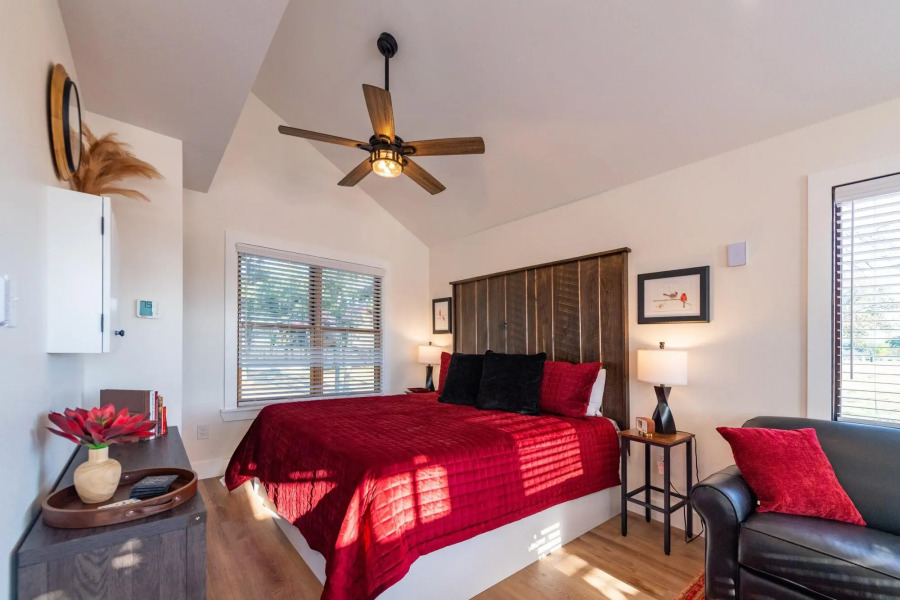 The Cardinal Cabin 15MIN to Magnolia & Baylor