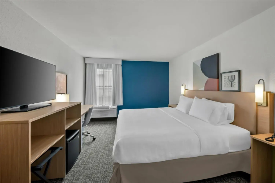 Holiday Inn Express & Suites Fayetteville Nw-Spring Lake
