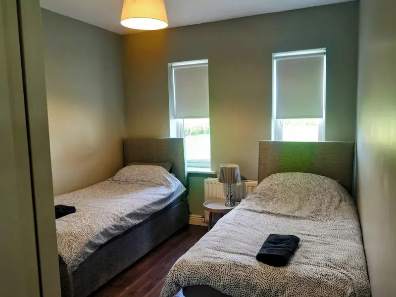 3 bed House With 2 Living Areas and 2 Bathrooms