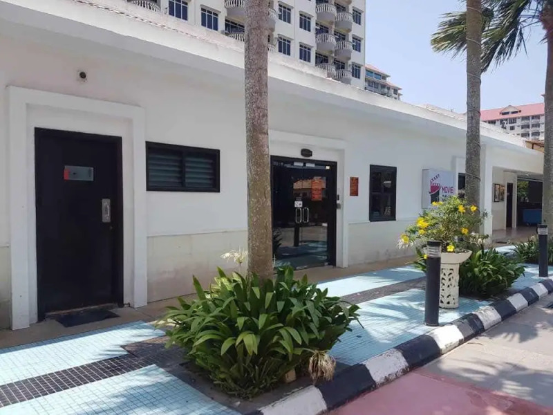 CMK and Private Water Chalet