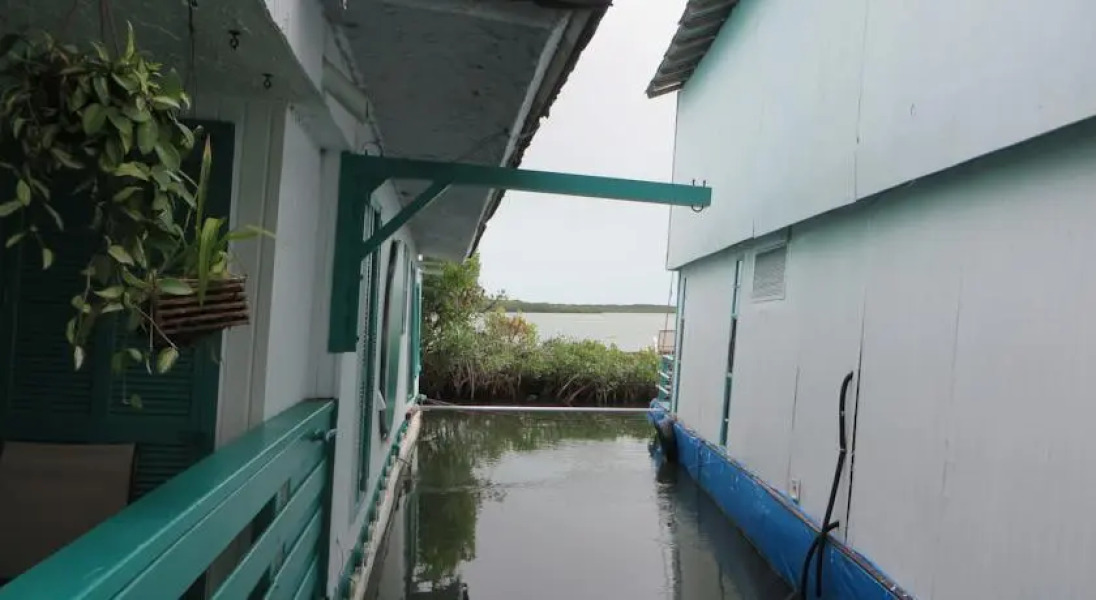 The Houseboat Hotel- LSH Vacations